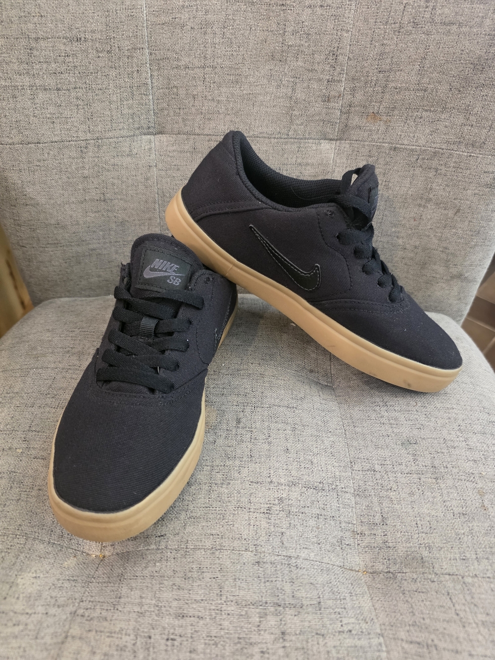 Nike SB Check Canvas GS in the black and gum light brown colorway.Sz 4.5y